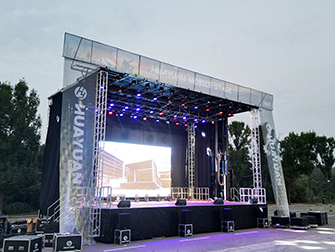 Full side view of HY-S465 V2.0 semi-trailer stage ready for performance